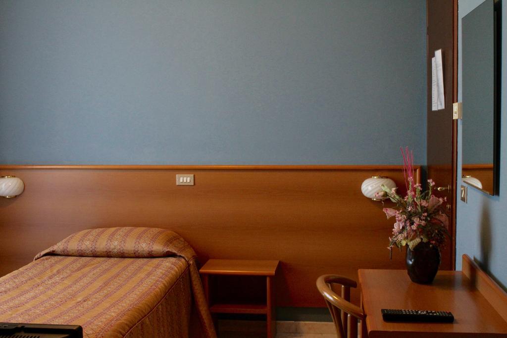 Hotel Monumento Certosa di Pavia Δωμάτιο φωτογραφία